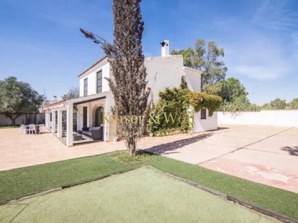 Casa independiente en calle Rafael Franco