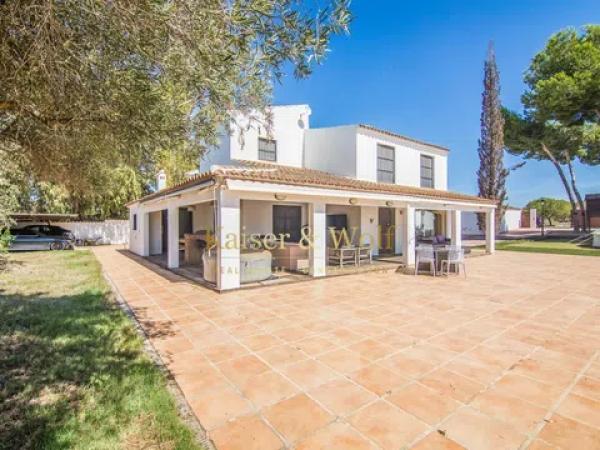 Casa independiente en calle Rafael Franco