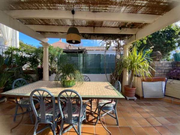 Chalet adosado en avenida de la Armada Española