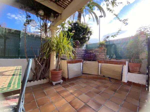 Chalet adosado en avenida de la Armada Española