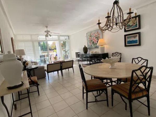 Chalet adosado en avenida de la Armada Española