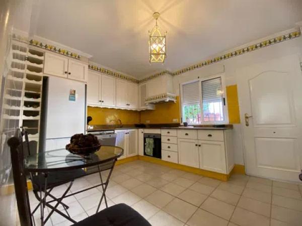 Chalet adosado en avenida de la Armada Española