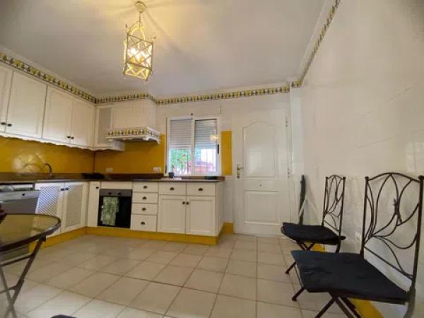 Chalet adosado en avenida de la Armada Española