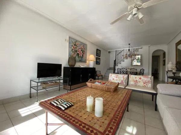 Chalet adosado en avenida de la Armada Española