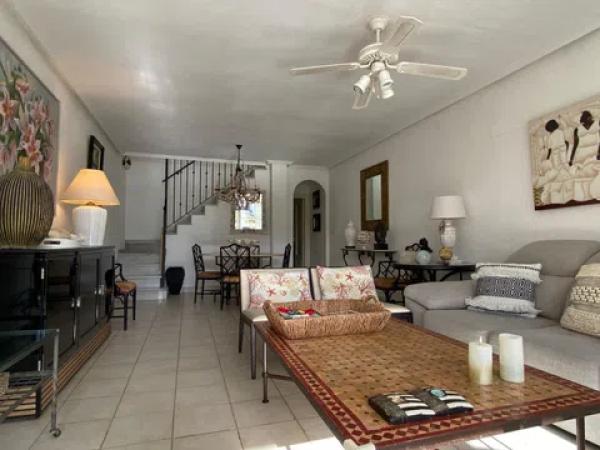 Chalet adosado en avenida de la Armada Española