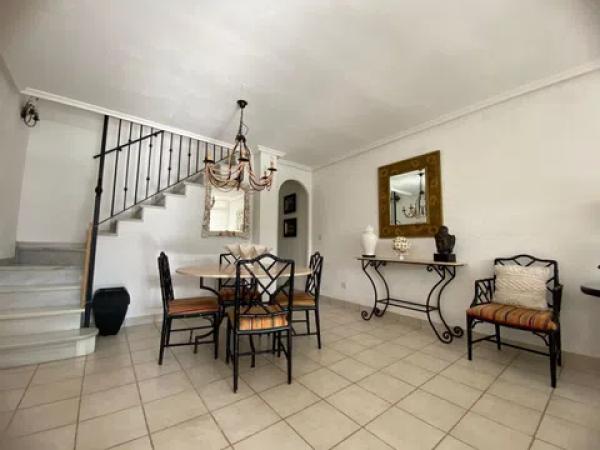 Chalet adosado en avenida de la Armada Española