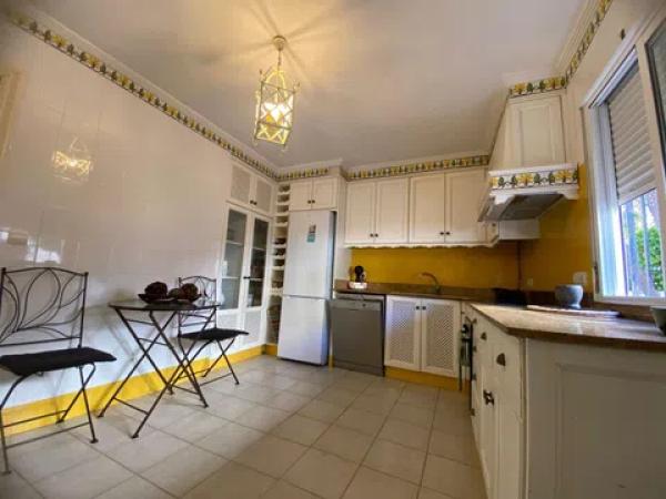 Chalet adosado en avenida de la Armada Española