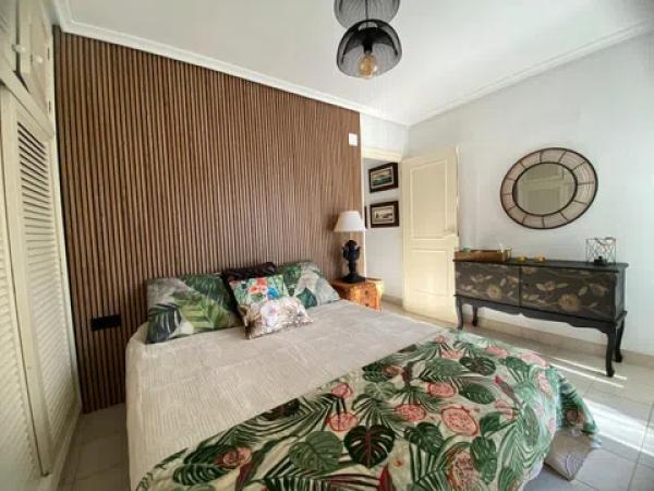 Chalet adosado en avenida de la Armada Española