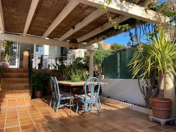 Chalet adosado en avenida de la Armada Española