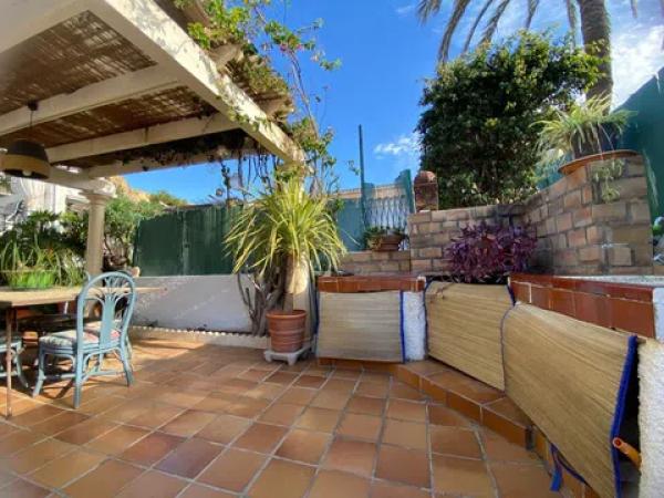 Chalet adosado en avenida de la Armada Española