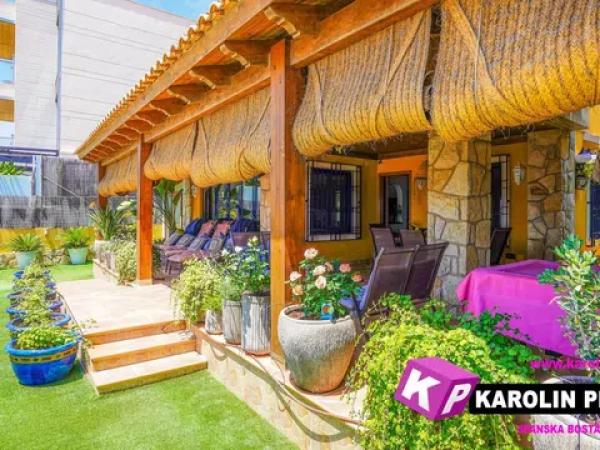 Casa independiente en avenida Santiago Bernabéu