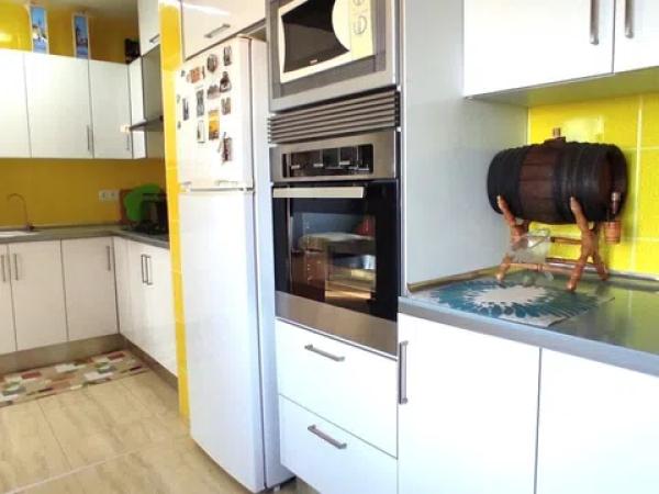 Chalet adosado en avenida de la Armada Española