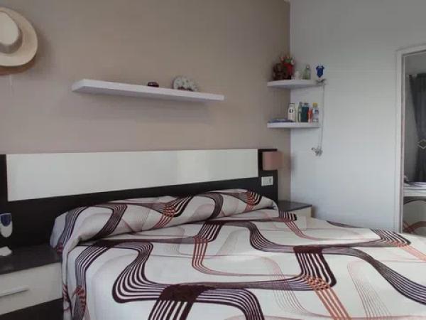 Chalet adosado en avenida de la Armada Española