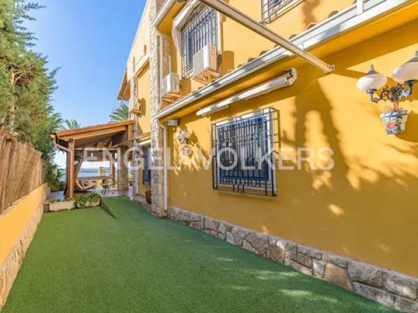 Casa independiente en avenida Santiago Bernabéu