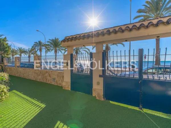 Casa independiente en avenida Santiago Bernabéu