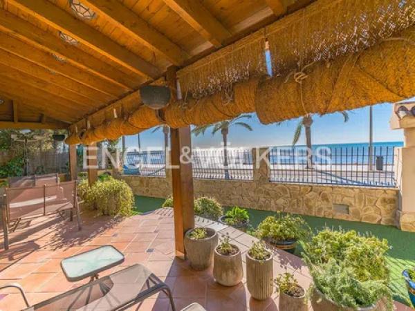 Casa independiente en avenida Santiago Bernabéu