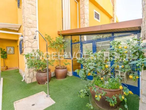 Casa independiente en avenida Santiago Bernabéu