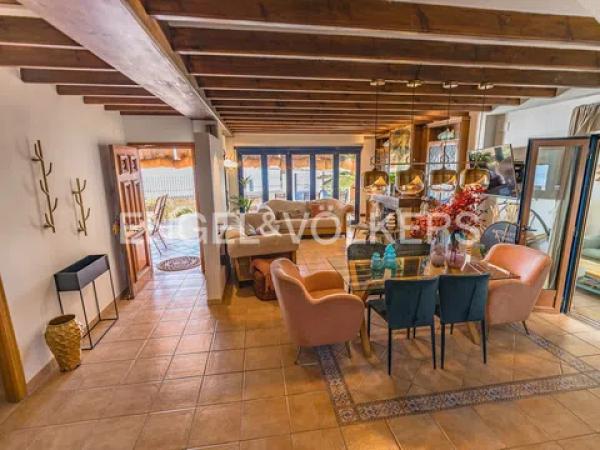 Casa independiente en avenida Santiago Bernabéu