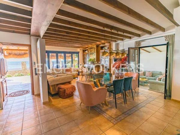 Casa independiente en avenida Santiago Bernabéu