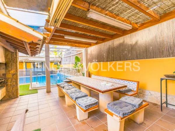 Casa independiente en avenida Santiago Bernabéu