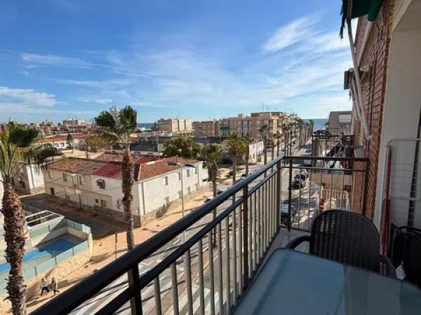 Piso en calle Yecla, 42