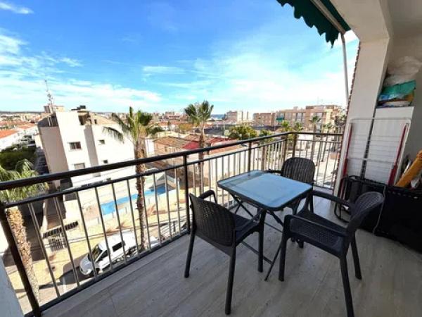 Piso en calle Yecla, 42