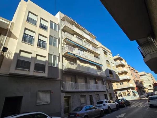 Piso en calle Francisco Santamaría