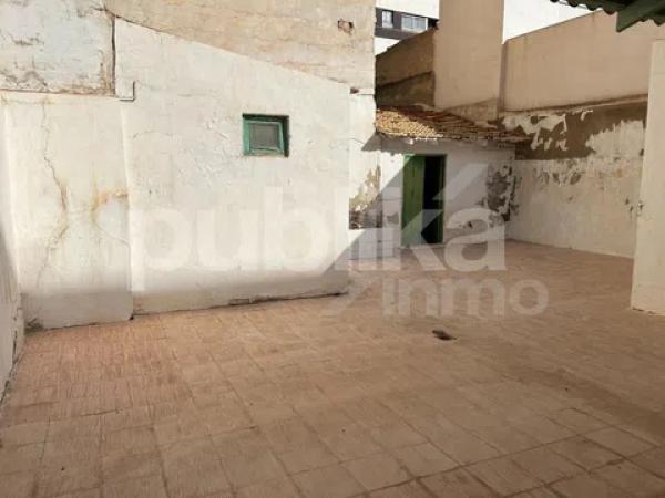 Casa independiente en calle Vicente Salinas, 17