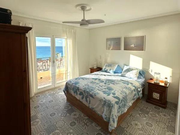 Chalet adosado en avenida Catalanet