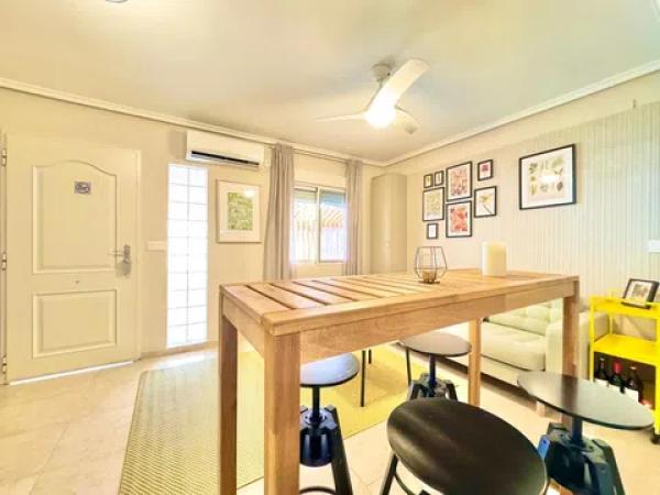 Chalet adosado en calle Biar