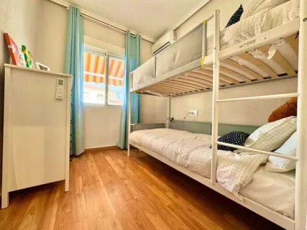 Chalet adosado en calle Biar