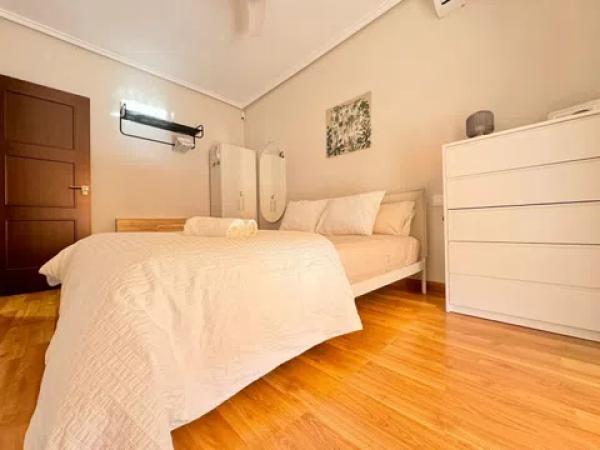 Chalet adosado en calle Biar