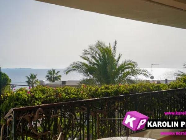 Piso en avenida de la Armada Española