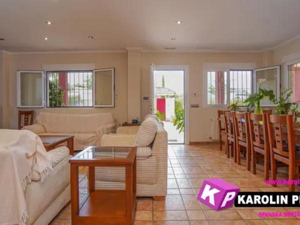 Casa independiente en calle dEncarnita Alonso