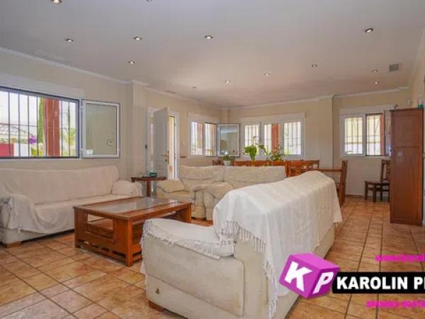 Casa independiente en calle dEncarnita Alonso