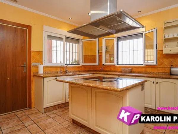 Casa independiente en calle dEncarnita Alonso