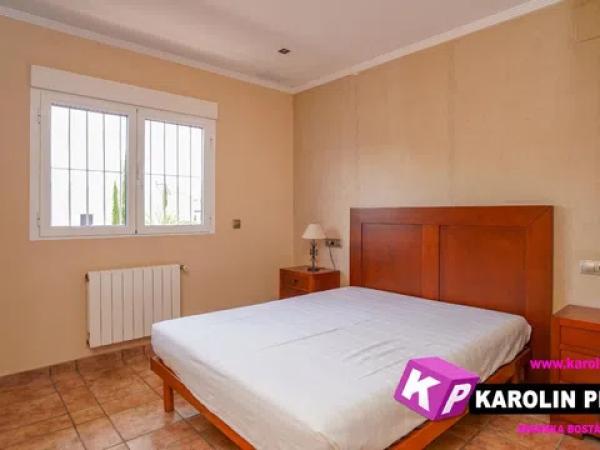 Casa independiente en calle dEncarnita Alonso