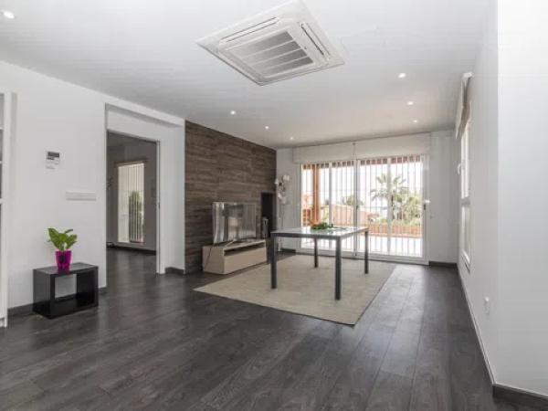 Casa independiente en avenida de la Armada Española