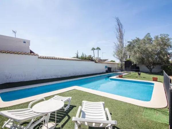 Casa independiente en calle Rafael Franco