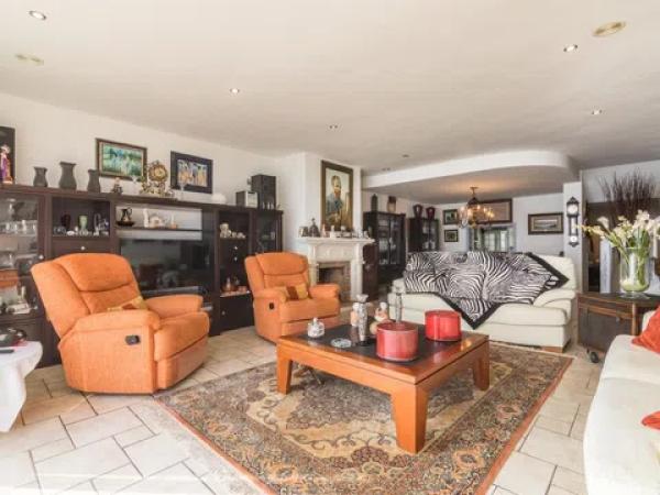 Chalet adosado en avenida de la Armada Española