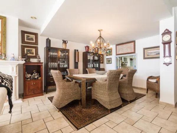 Chalet adosado en avenida de la Armada Española