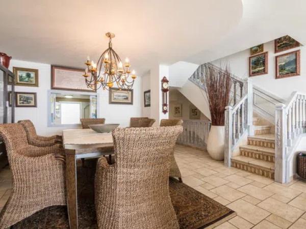 Chalet adosado en avenida de la Armada Española