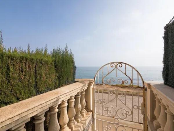 Chalet adosado en avenida de la Armada Española