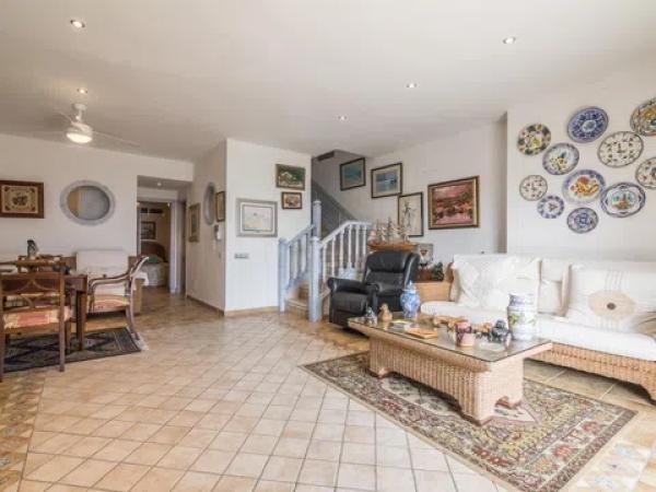 Chalet adosado en avenida de la Armada Española