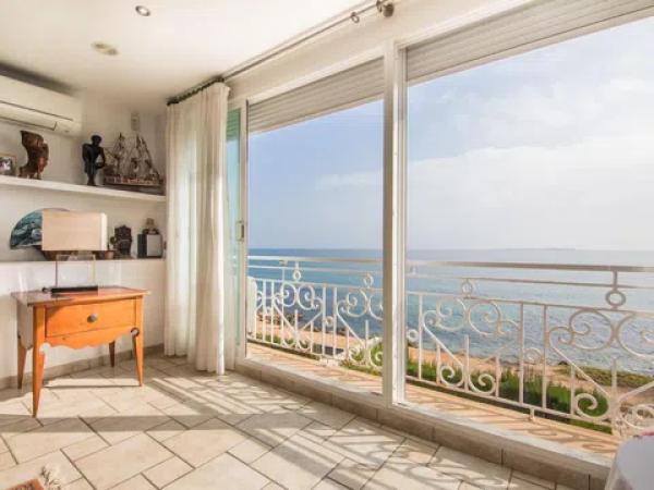 Chalet adosado en avenida de la Armada Española