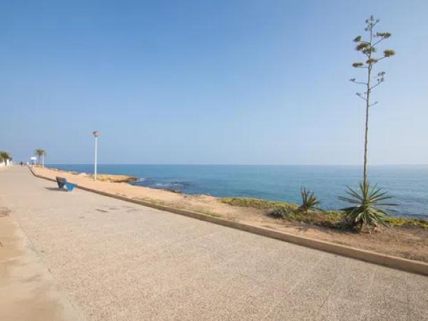 Chalet adosado en avenida de la Armada Española