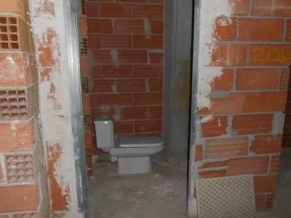 Locales en C/ Fuerzas Armadas