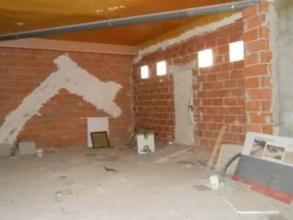 Locales en C/ Fuerzas Armadas