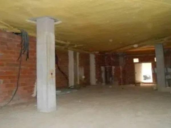 Locales en C/ Fuerzas Armadas