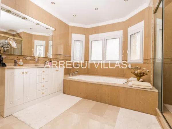 Casa independiente en calle Medussa